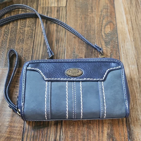 boc Navy and Light Blue Wristlet Clutch With Crossbody Strap - Picture 5 of 9